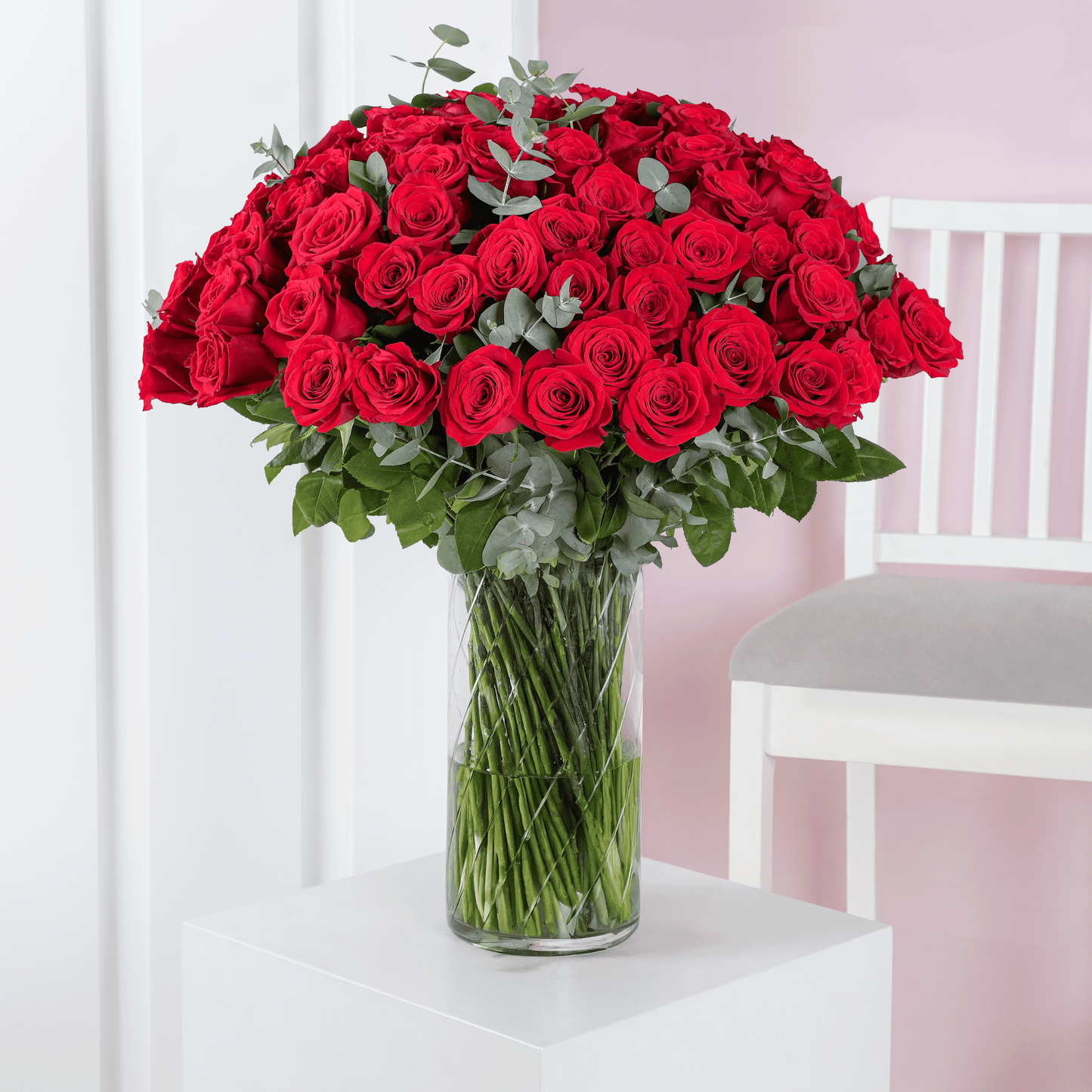 100 Long Stem Red Roses Vase