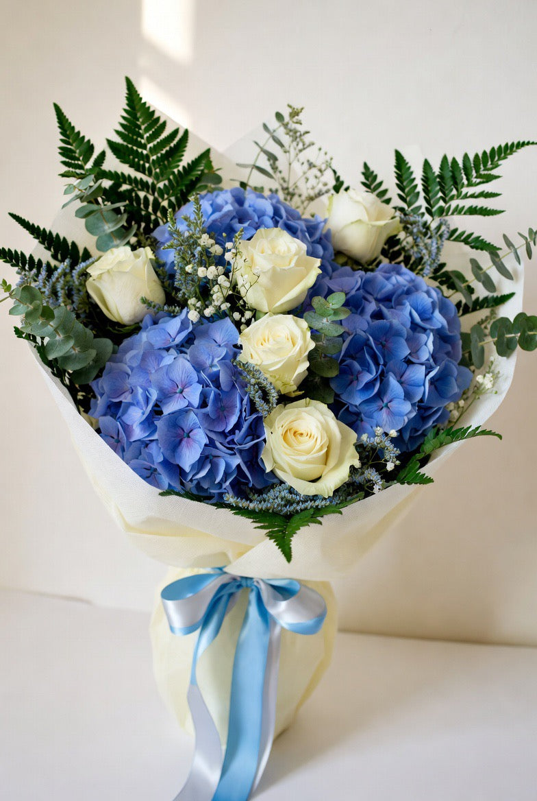 Blue Hydrangea and white rose Hand-Tie