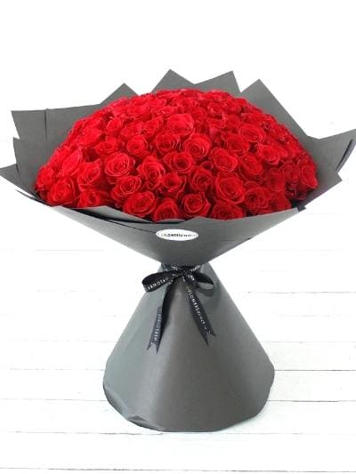 50 Blooming Love Roses Bouquet - Harrys Flowers London