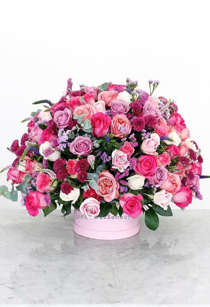 Arianna Pastel Elegance: Luxurious Pink Rose Bouquet - Harrys Flowers London