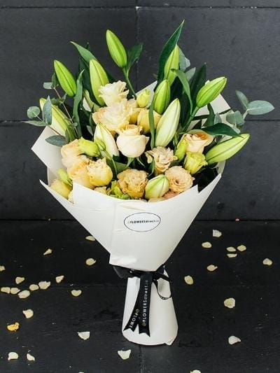 Elegant Pink Roses and Lily Hand-tied Bouquet – Harrys Flowers London