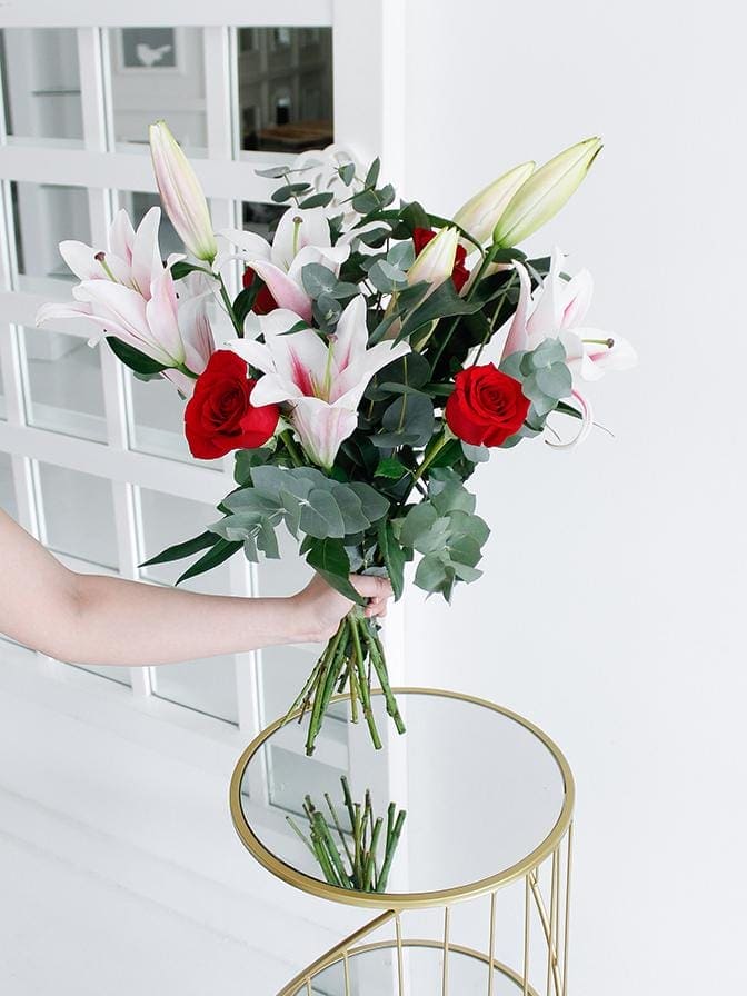 Romantic Love Bouquet - Harrys Flowers London