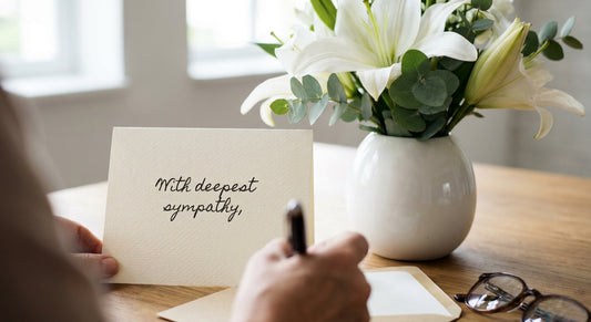 How to write a sympathy card message for flowers