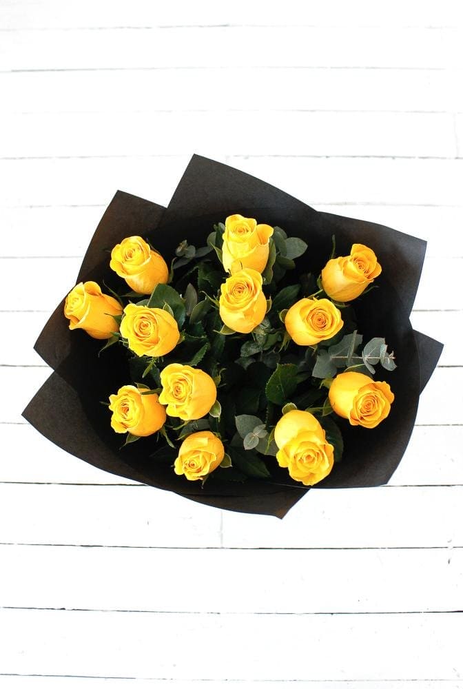 12 Yellow Roses Hand-tied - Harrys Flowers London