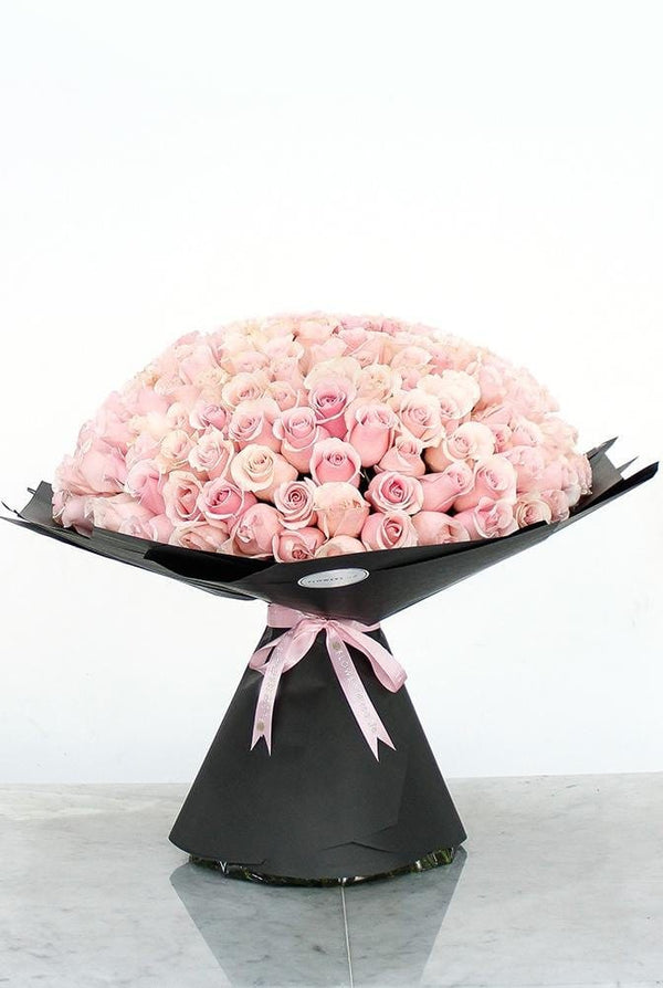 Exquisite Love: 200 Long Stem Pink Rose Hand-tied – Harrys Flowers London