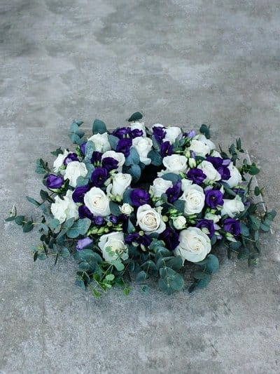 Classic Wreath Purple &amp; White - Harrys Flowers London