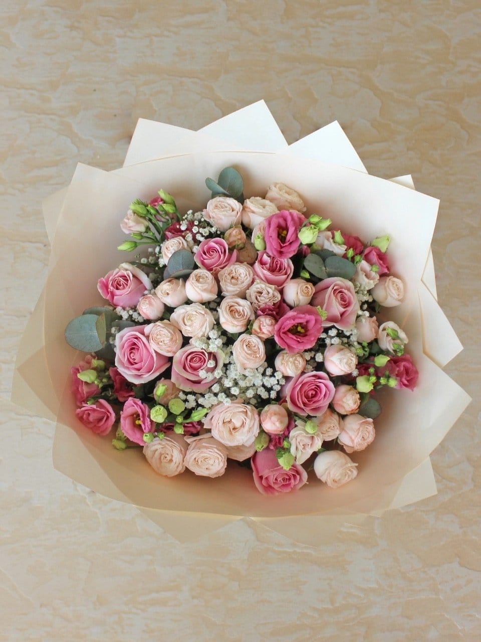 Vogue Flower Bouquet &amp; Large Chocolates Gift Set - Harrys Flowers London