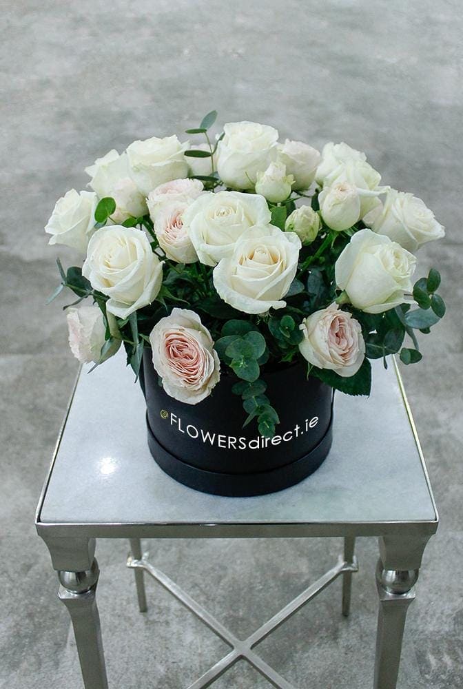White Kisses Hatbox with Chocolates &amp; Balloons (3) - Harrys Flowers London